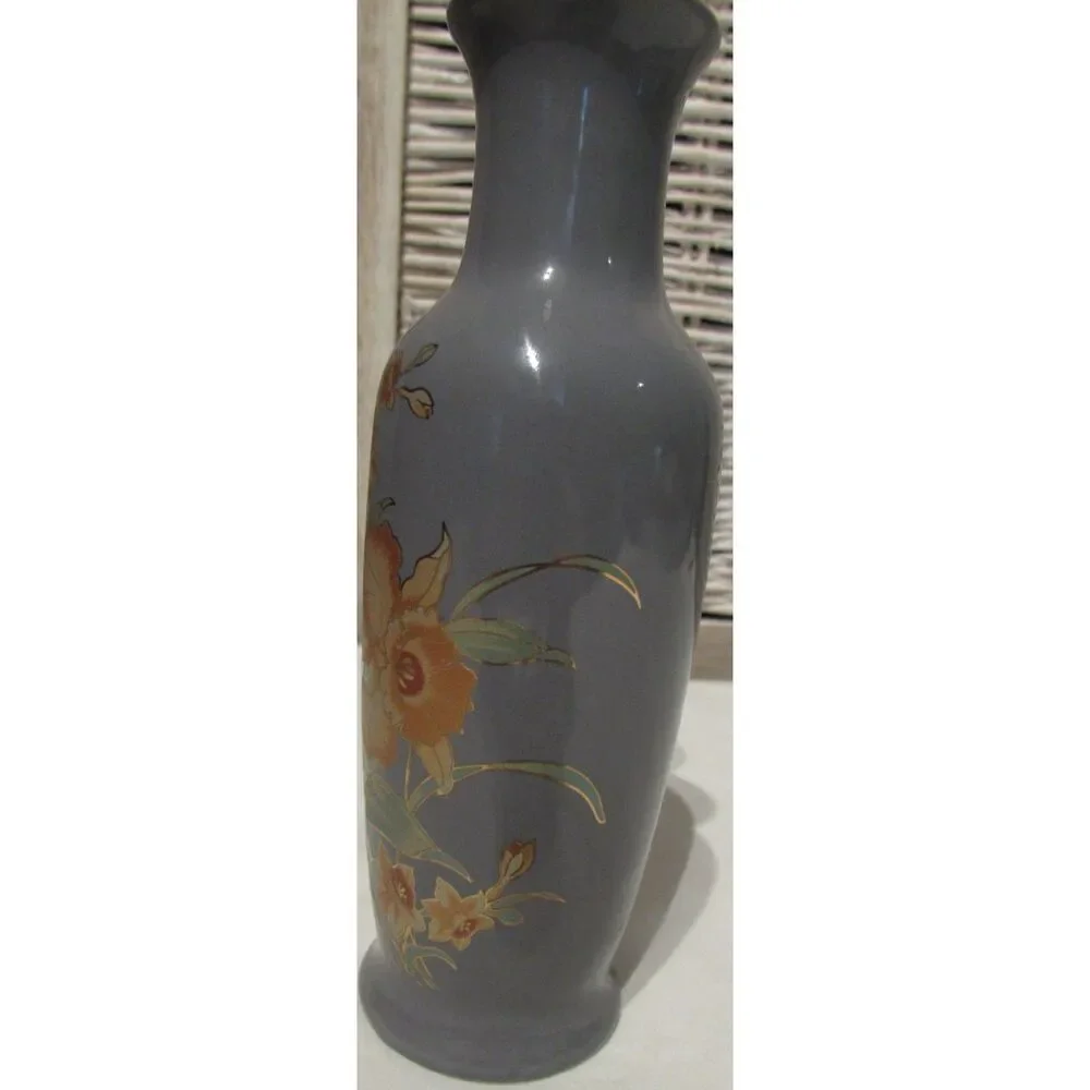 Vintage Japanese bud vase Painted orange Irises gold guild green leave no damage